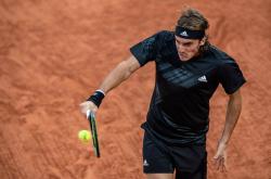 足球直播在线观看免费-美国网球队爆冷德国网球队，西西帕斯惊艳世界的简单介绍