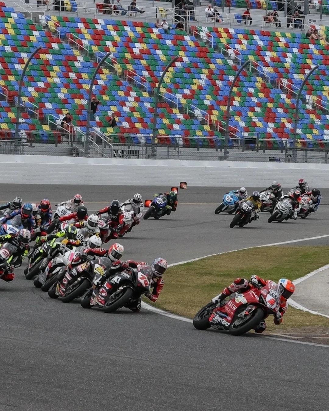 关于阿斯顿马丁碾压哈斯车队，拉塞尔统治全场的信息